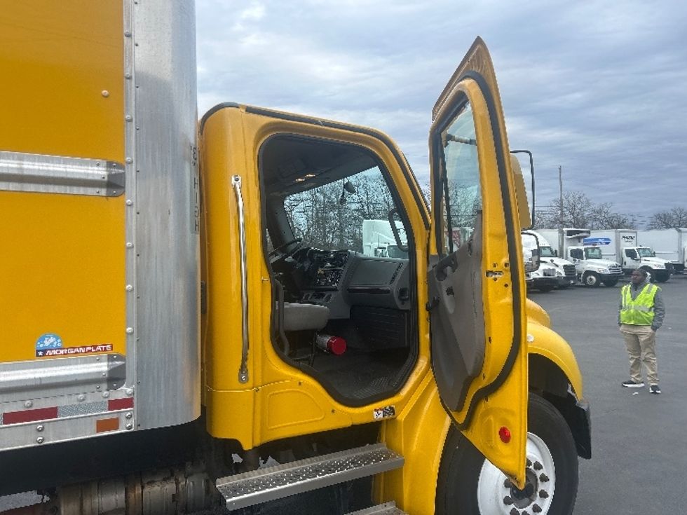 Medium Duty Box Truck-Light and Medium Duty Trucks-Freightliner-2022-M2-Louisville-KY-125,855\n\t\tmiles-$ 71,750 - Image 20