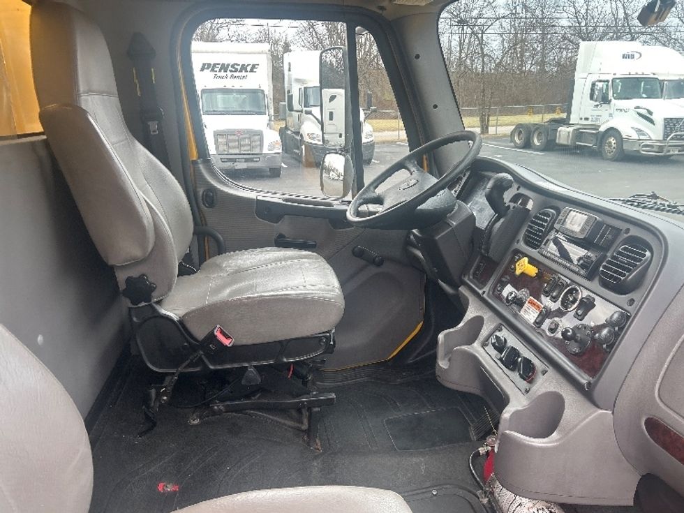 Medium Duty Box Truck-Light and Medium Duty Trucks-Freightliner-2022-M2-Louisville-KY-125,855\n\t\tmiles-$ 71,750 - Image 22