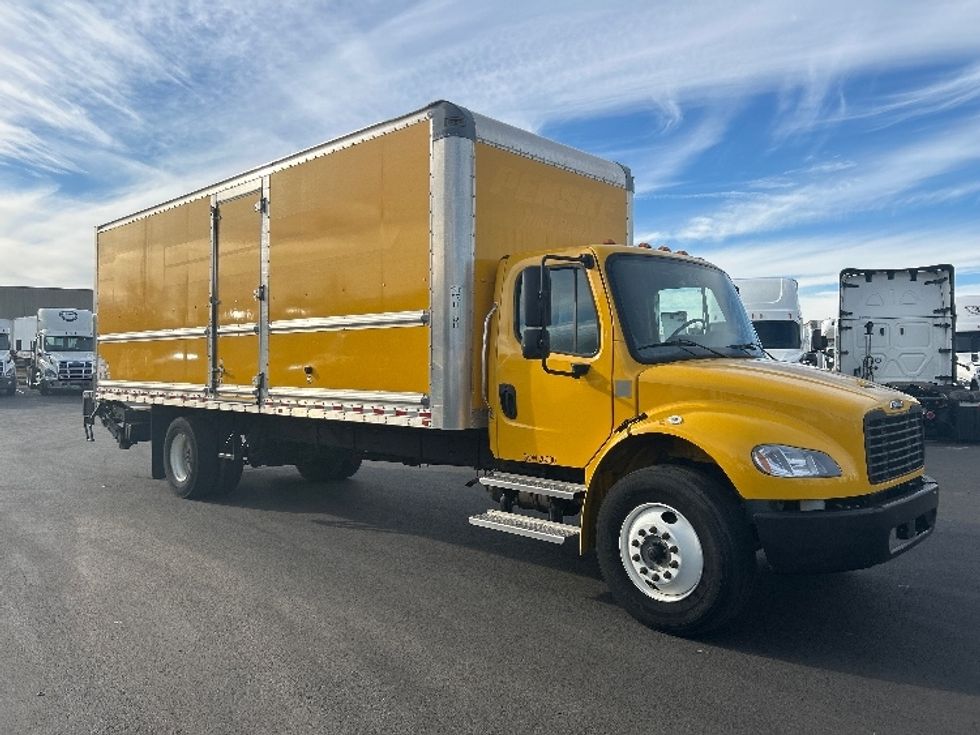 Medium Duty Box Truck-Light and Medium Duty Trucks-Freightliner-2022-M2-Louisville-KY-135,196\n\t\tmiles-$ 71,000 - Image 1
