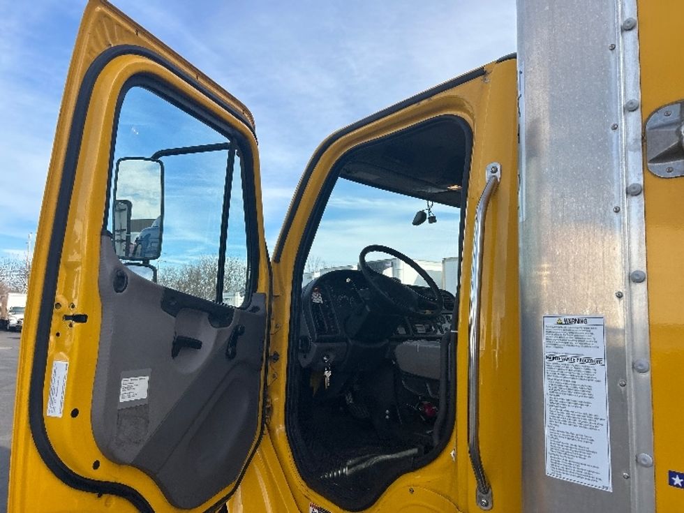 Medium Duty Box Truck-Light and Medium Duty Trucks-Freightliner-2022-M2-Louisville-KY-135,196\n\t\tmiles-$ 71,000 - Image 15