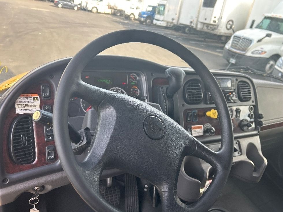 Medium Duty Box Truck-Light and Medium Duty Trucks-Freightliner-2022-M2-Louisville-KY-135,196\n\t\tmiles-$ 71,000 - Image 16