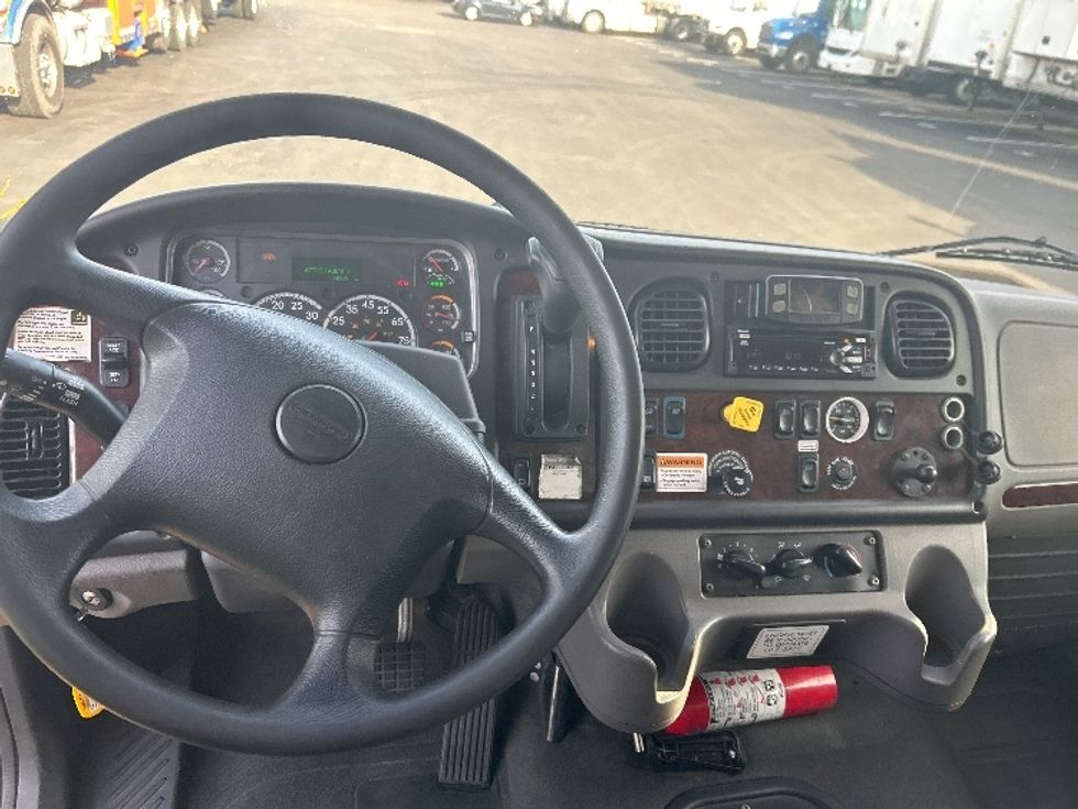 Medium Duty Box Truck-Light and Medium Duty Trucks-Freightliner-2022-M2-Louisville-KY-135,196\n\t\tmiles-$ 71,000 - Image 17