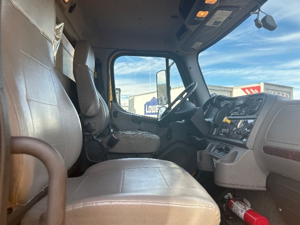 Medium Duty Box Truck-Light and Medium Duty Trucks-Freightliner-2022-M2-Louisville-KY-135,196\n\t\tmiles-$ 71,000 - Image 21