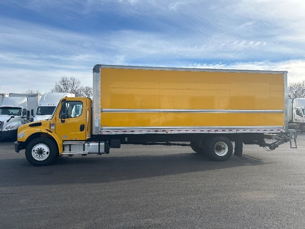 Medium Duty Box Truck-Light and Medium Duty Trucks-Freightliner-2022-M2-Louisville-KY-135,196\n\t\tmiles-$ 71,000 - Image 3