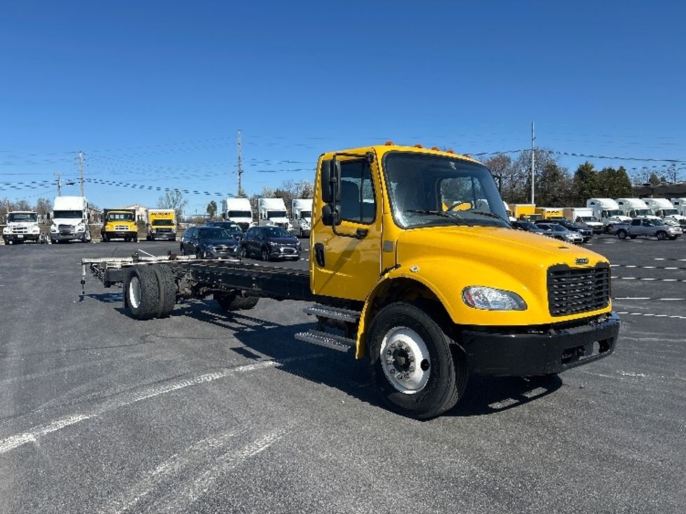 Medium Duty Box Truck-Light and Medium Duty Trucks-Freightliner-2022-M2-Louisville-KY-172,994\n\t\tmiles-$ 52,000 - Image 1