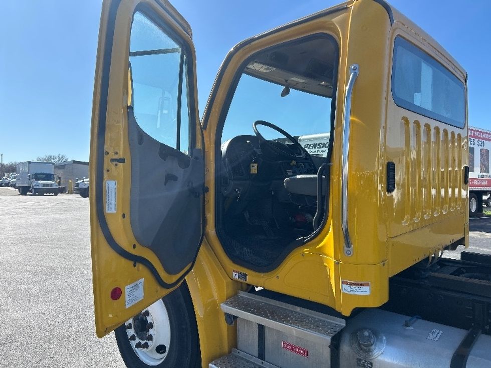 Medium Duty Box Truck-Light and Medium Duty Trucks-Freightliner-2022-M2-Louisville-KY-172,994\n\t\tmiles-$ 52,000 - Image 16