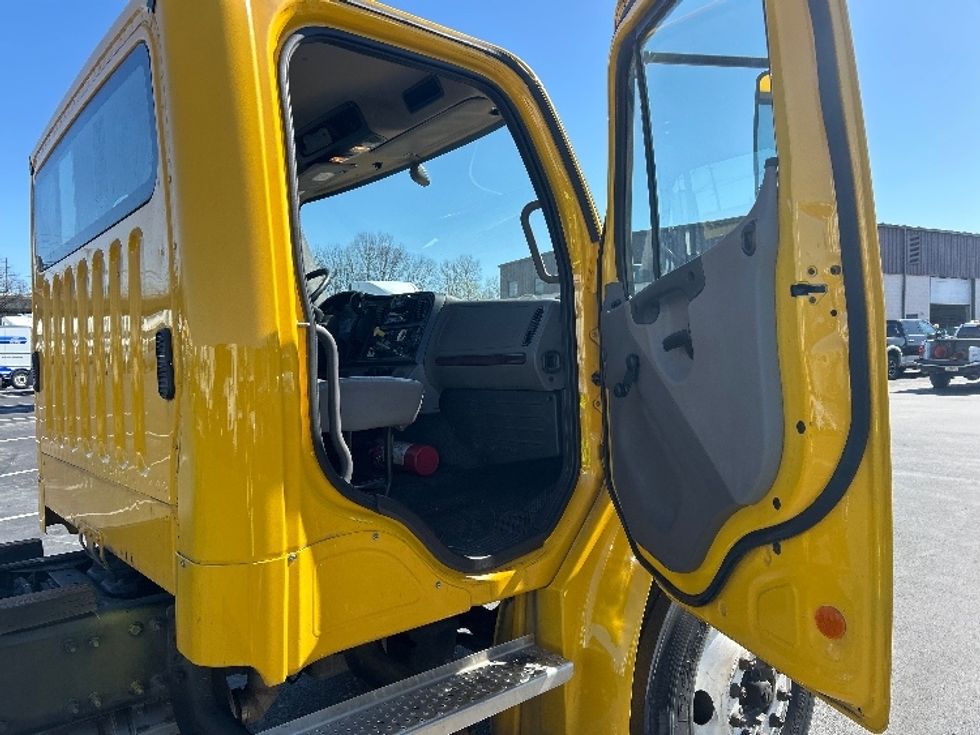 Medium Duty Box Truck-Light and Medium Duty Trucks-Freightliner-2022-M2-Louisville-KY-172,994\n\t\tmiles-$ 52,000 - Image 20