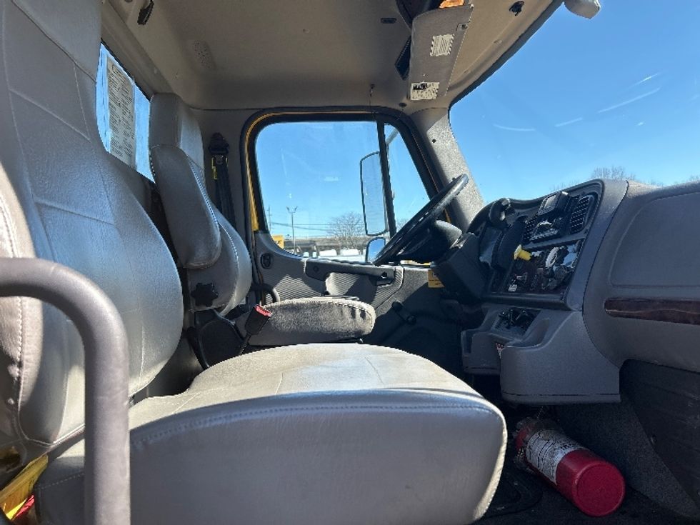 Medium Duty Box Truck-Light and Medium Duty Trucks-Freightliner-2022-M2-Louisville-KY-172,994\n\t\tmiles-$ 52,000 - Image 22