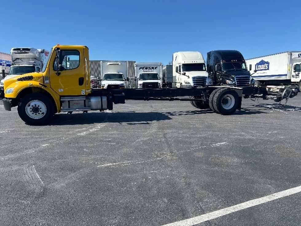 Medium Duty Box Truck-Light and Medium Duty Trucks-Freightliner-2022-M2-Louisville-KY-172,994\n\t\tmiles-$ 52,000 - Image 4