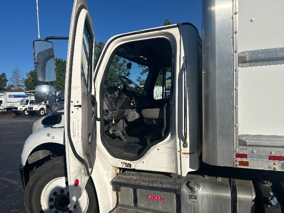 Medium Duty Box Truck-Light and Medium Duty Trucks-Freightliner-2022-M2-Louisville-KY-216,396\n\t\tmiles-$ 55,250 - Image 16