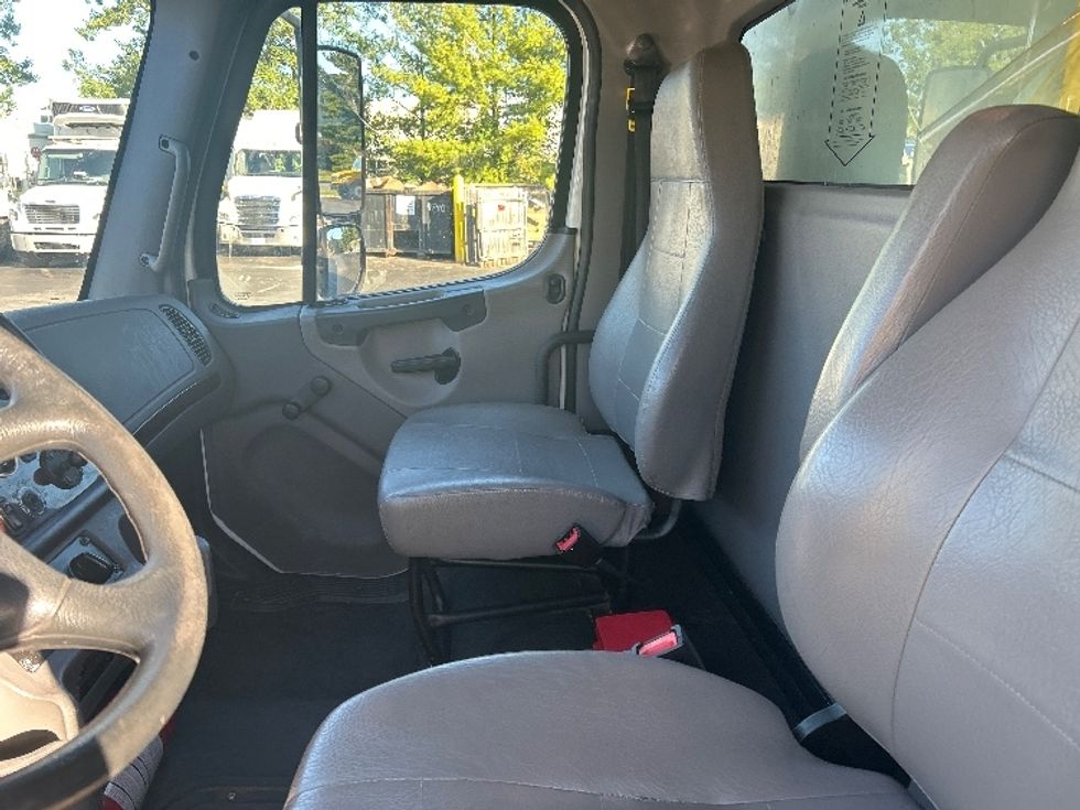 Medium Duty Box Truck-Light and Medium Duty Trucks-Freightliner-2022-M2-Louisville-KY-216,396\n\t\tmiles-$ 55,250 - Image 19