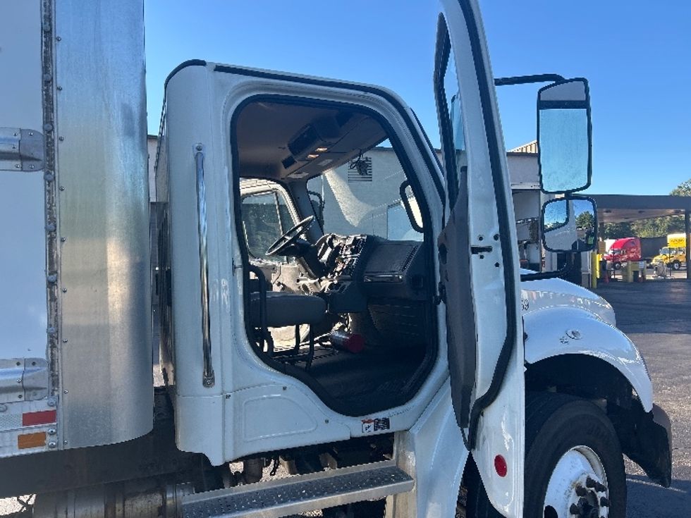 Medium Duty Box Truck-Light and Medium Duty Trucks-Freightliner-2022-M2-Louisville-KY-216,396\n\t\tmiles-$ 55,250 - Image 20
