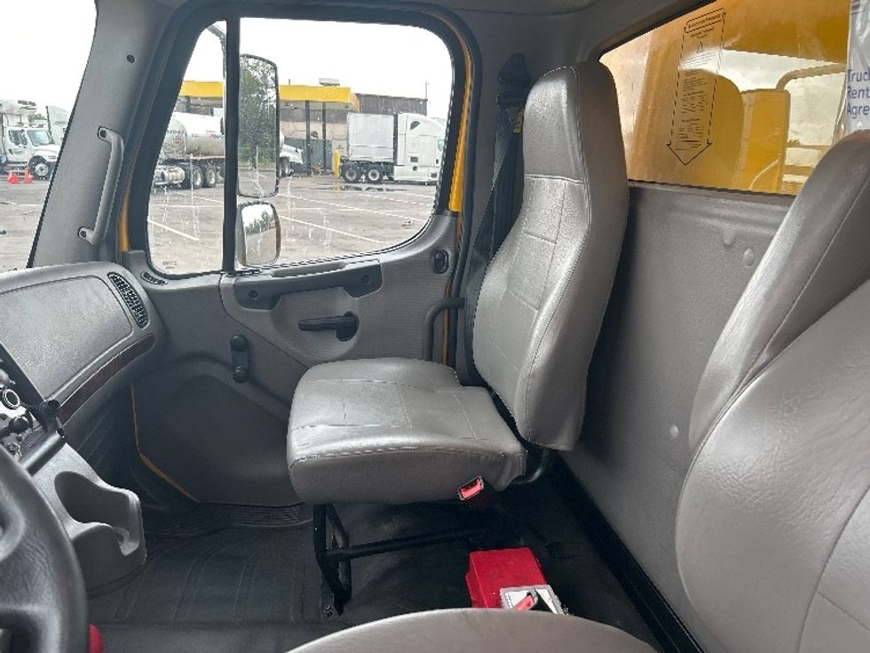 Medium Duty Box Truck-Light and Medium Duty Trucks-Freightliner-2022-M2-Louisville-KY-222,716\n\t\tmiles-$ 53,000 - Image 19