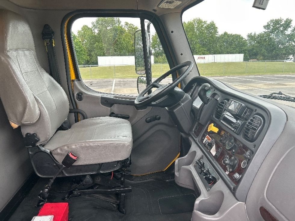 Medium Duty Box Truck-Light and Medium Duty Trucks-Freightliner-2022-M2-Louisville-KY-222,716\n\t\tmiles-$ 53,000 - Image 22