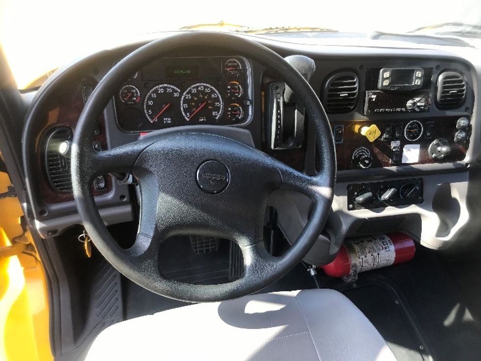 Medium Duty Box Truck-Light and Medium Duty Trucks-Freightliner-2022-M2-Louisville-KY-227,541\n\t\tmiles-$ 51,250 - Image 17