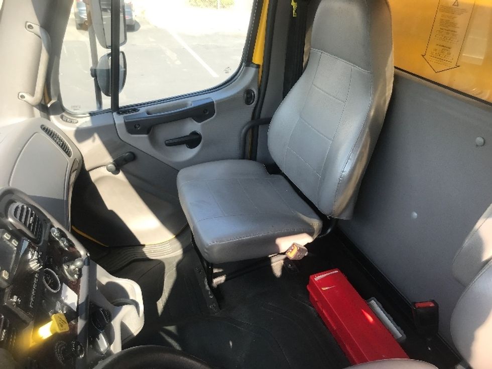 Medium Duty Box Truck-Light and Medium Duty Trucks-Freightliner-2022-M2-Louisville-KY-227,541\n\t\tmiles-$ 51,250 - Image 18