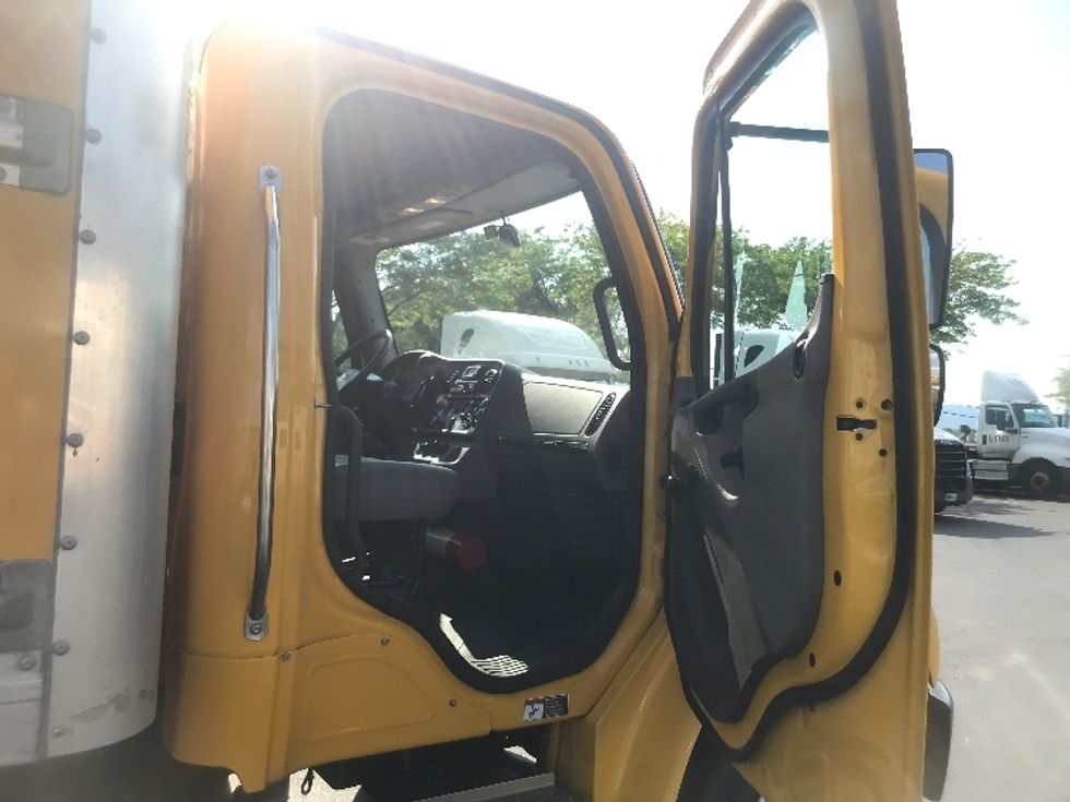 Medium Duty Box Truck-Light and Medium Duty Trucks-Freightliner-2022-M2-Louisville-KY-227,541\n\t\tmiles-$ 51,250 - Image 19
