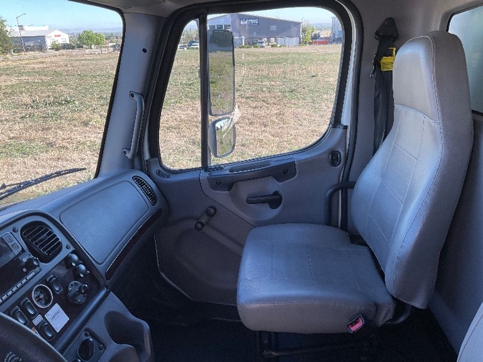 Medium Duty Box Truck-Light and Medium Duty Trucks-Freightliner-2022-M2-Loveland-CO-192,874\n\t\tmiles-$ 62,250 - Image 19