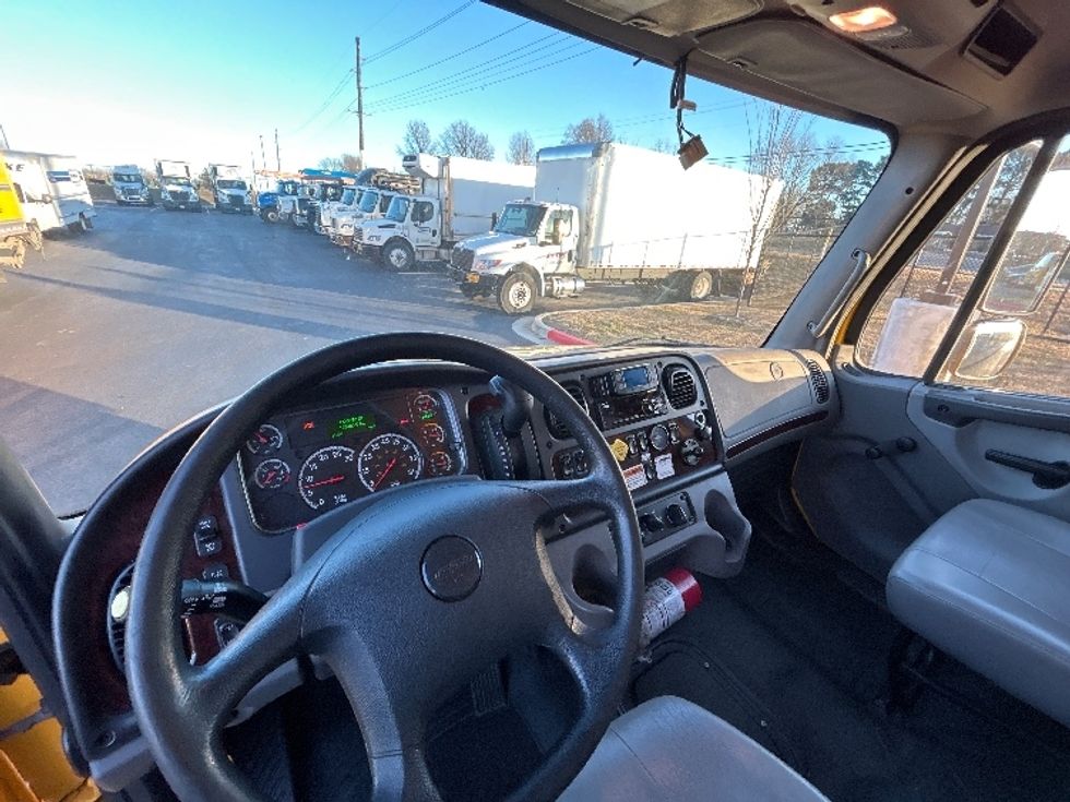 Medium Duty Box Truck-Light and Medium Duty Trucks-Freightliner-2022-M2-Lowell-AR-133,466\n\t\tmiles-$ 71,250 - Image 17