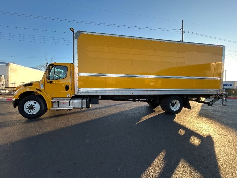 Medium Duty Box Truck-Light and Medium Duty Trucks-Freightliner-2022-M2-Lowell-AR-133,466\n\t\tmiles-$ 71,250 - Image 4