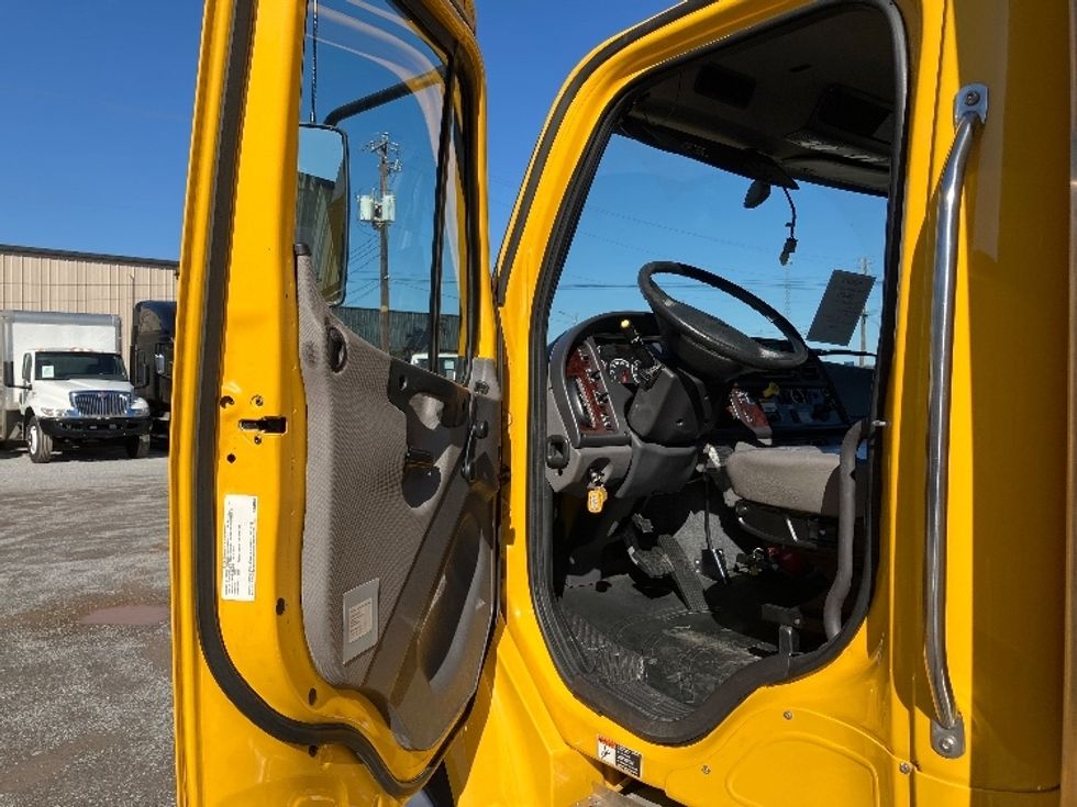 Medium Duty Box Truck-Light and Medium Duty Trucks-Freightliner-2022-M2-Madison-AL-140,188\n\t\tmiles-$ 71,500 - Image 16