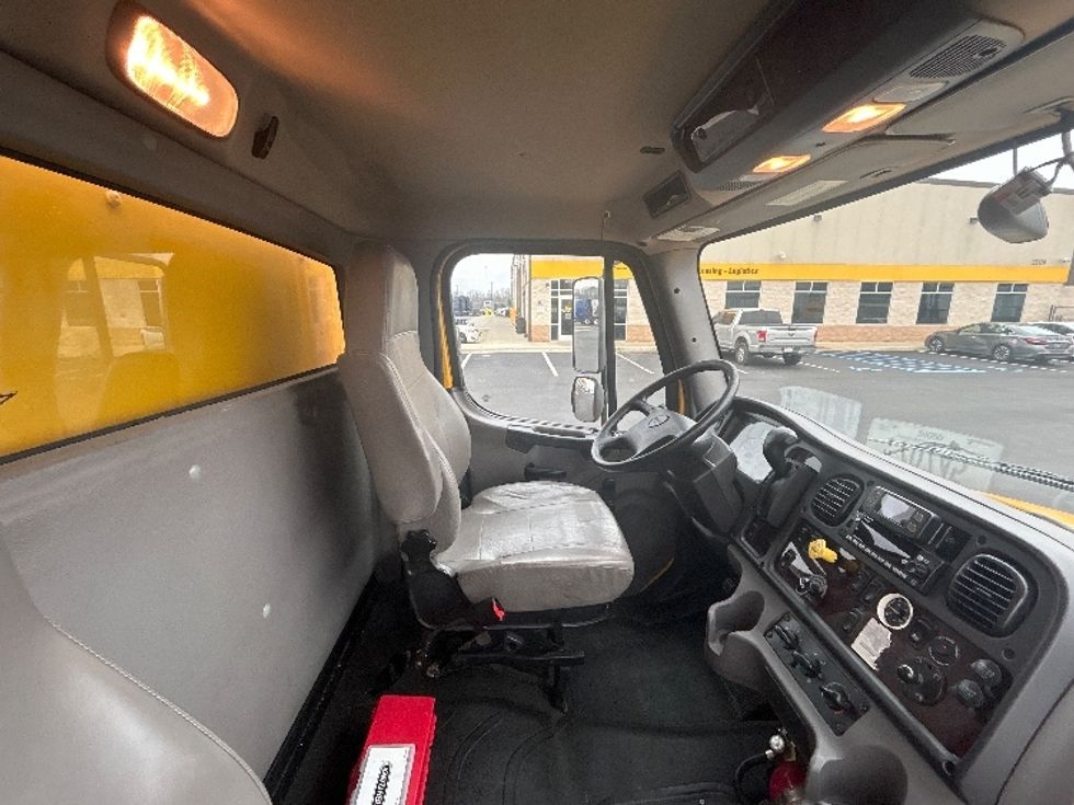 Medium Duty Box Truck-Light and Medium Duty Trucks-Freightliner-2022-M2-Madison-AL-142,324\n\t\tmiles-$ 74,750 - Image 21