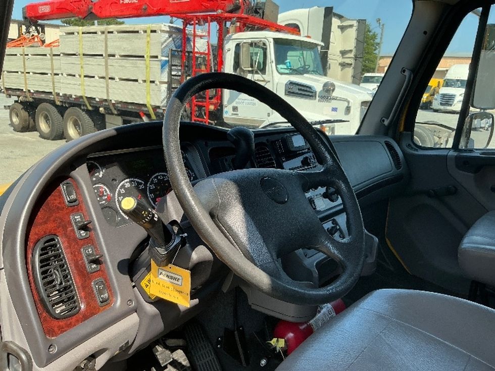 Medium Duty Box Truck-Light and Medium Duty Trucks-Freightliner-2022-M2-Mcdonough-GA-127,496\n\t\tmiles-$ 77,750 - Image 17