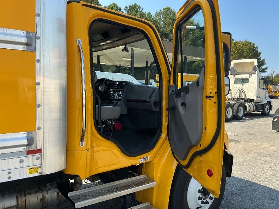 Medium Duty Box Truck-Light and Medium Duty Trucks-Freightliner-2022-M2-Mcdonough-GA-127,496\n\t\tmiles-$ 77,750 - Image 20