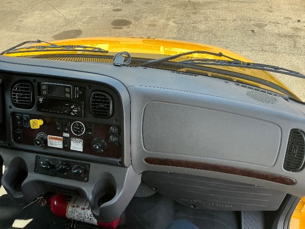 Medium Duty Box Truck-Light and Medium Duty Trucks-Freightliner-2022-M2-Mcdonough-GA-127,496\n\t\tmiles-$ 77,750 - Image 21