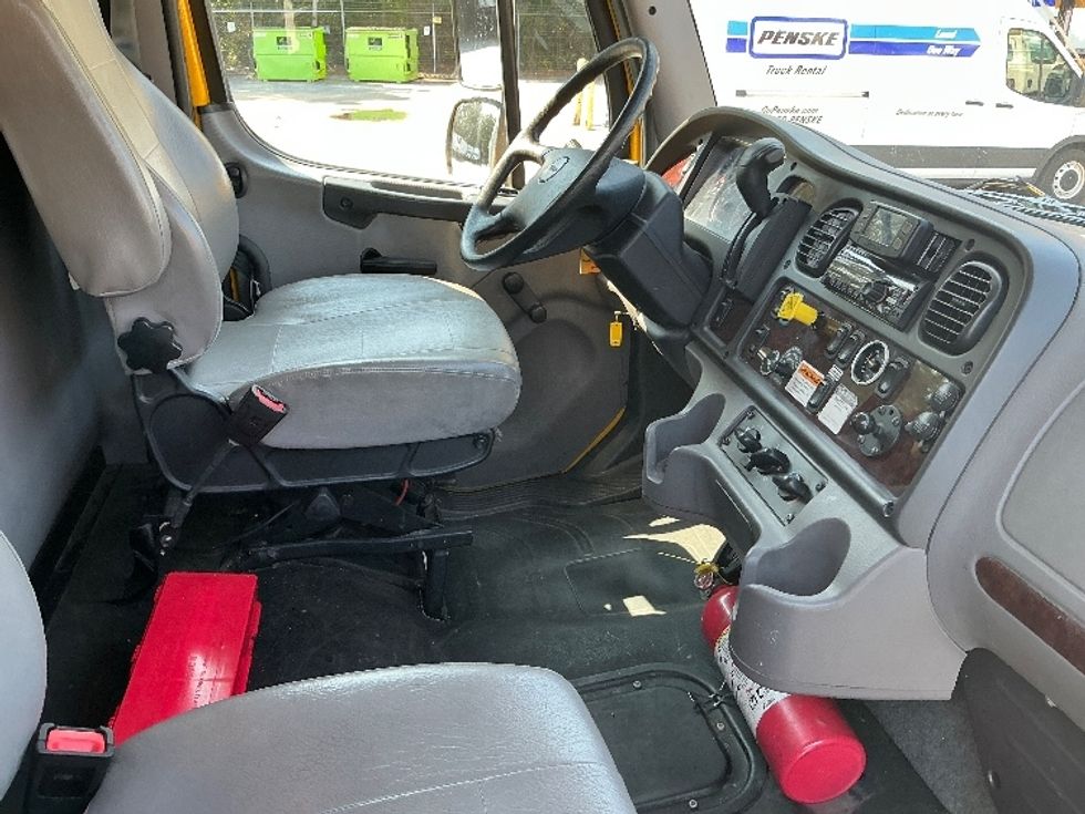 Medium Duty Box Truck-Light and Medium Duty Trucks-Freightliner-2022-M2-Mcdonough-GA-127,496\n\t\tmiles-$ 77,750 - Image 22