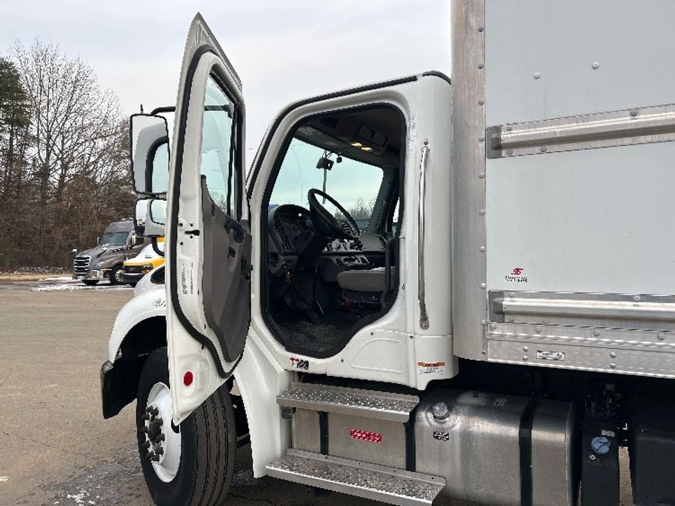 Medium Duty Box Truck-Light and Medium Duty Trucks-Freightliner-2022-M2-Mebane-NC-189,732\n\t\tmiles-$ 64,000 - Image 16