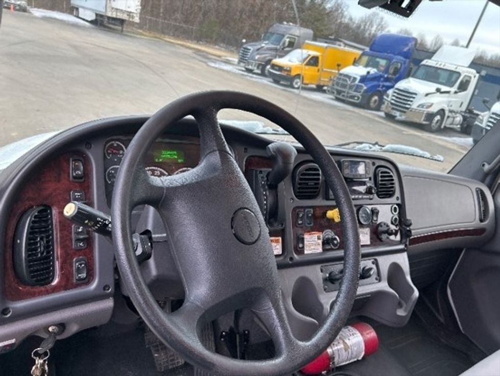 Medium Duty Box Truck-Light and Medium Duty Trucks-Freightliner-2022-M2-Mebane-NC-189,732\n\t\tmiles-$ 64,000 - Image 17