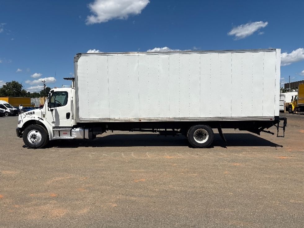 2022 Freightliner M2 106 Medium Duty photo 4