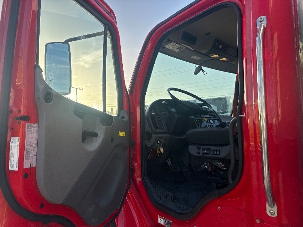Medium Duty Box Truck-Light and Medium Duty Trucks-Freightliner-2022-M2-Medley-FL-208,901\n\t\tmiles-$ 59,000 - Image 16