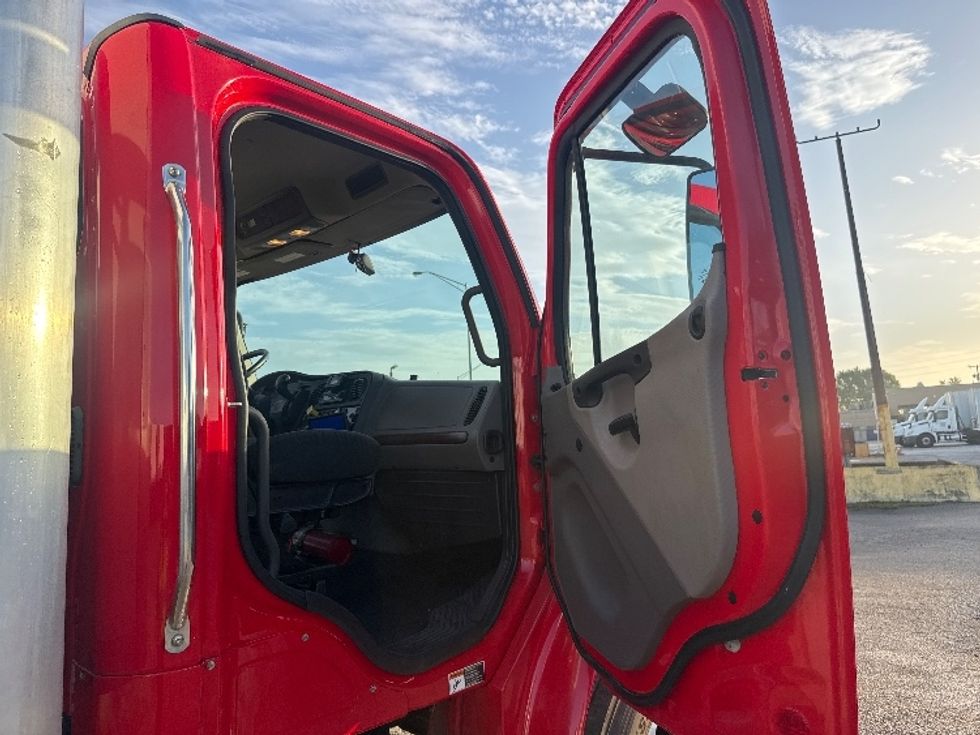 Medium Duty Box Truck-Light and Medium Duty Trucks-Freightliner-2022-M2-Medley-FL-208,901\n\t\tmiles-$ 59,000 - Image 20
