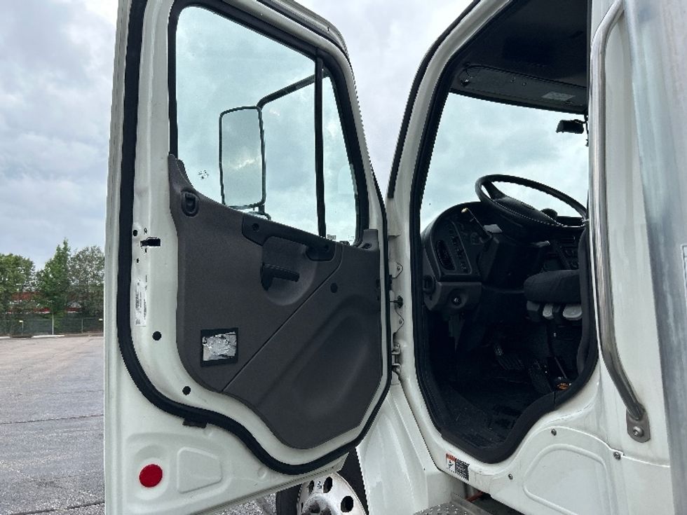 Medium Duty Box Truck-Light and Medium Duty Trucks-Freightliner-2022-M2-Memphis-TN-227,763\n\t\tmiles-$ 44,000 - Image 16