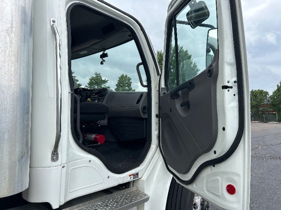 Medium Duty Box Truck-Light and Medium Duty Trucks-Freightliner-2022-M2-Memphis-TN-227,763\n\t\tmiles-$ 44,000 - Image 20