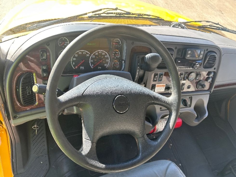 Medium Duty Box Truck-Light and Medium Duty Trucks-Freightliner-2022-M2-Memphis-TN-259,102\n\t\tmiles-$ 39,750 - Image 18