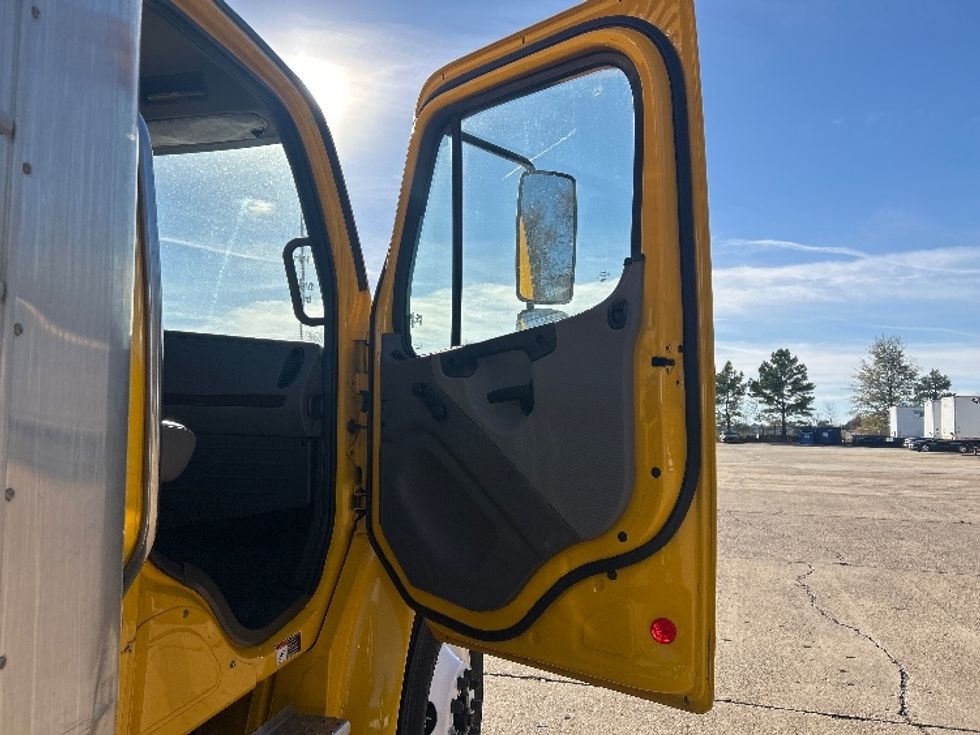 Medium Duty Box Truck-Light and Medium Duty Trucks-Freightliner-2022-M2-Memphis-TN-271,540\n\t\tmiles-$ 33,000 - Image 20