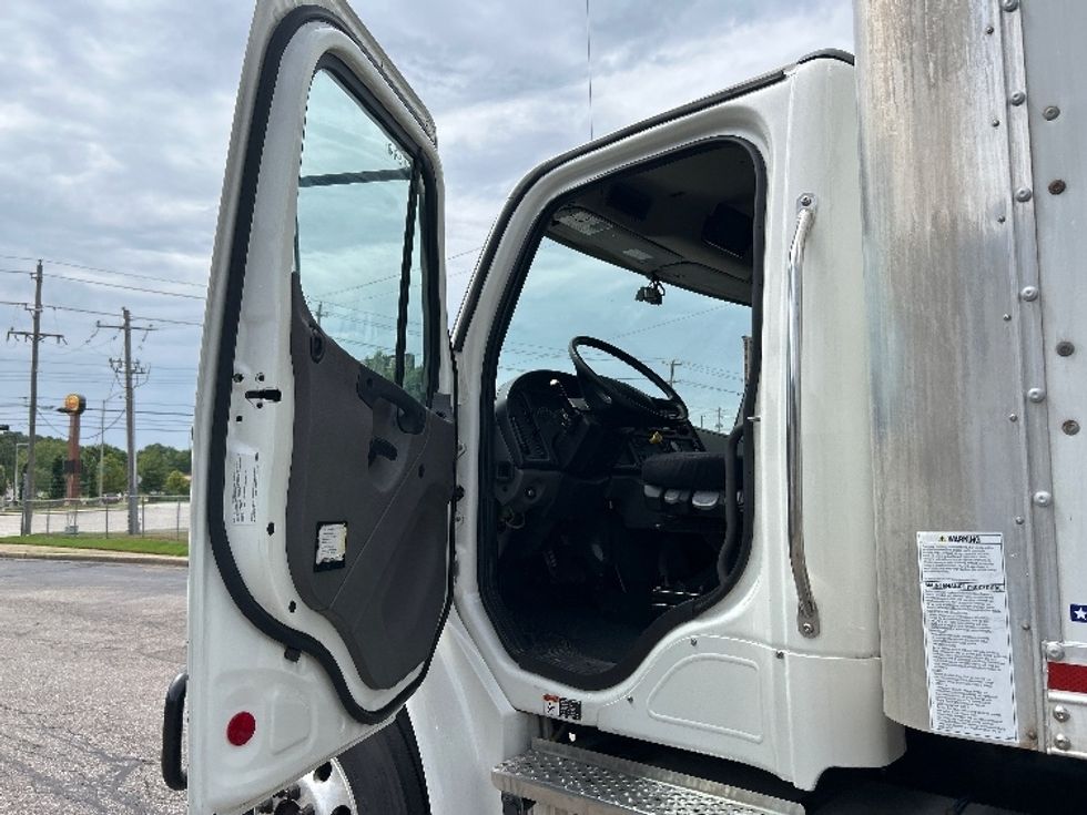 Medium Duty Box Truck-Light and Medium Duty Trucks-Freightliner-2022-M2-Memphis-TN-320,778\n\t\tmiles-$ 28,250 - Image 16