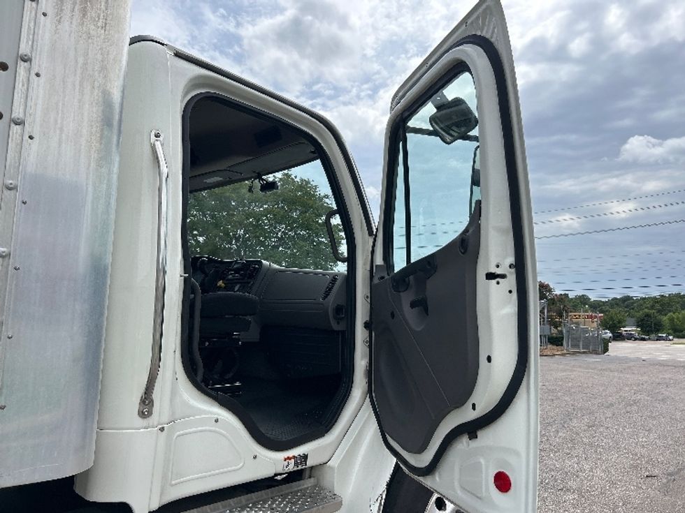 Medium Duty Box Truck-Light and Medium Duty Trucks-Freightliner-2022-M2-Memphis-TN-320,778\n\t\tmiles-$ 28,250 - Image 20