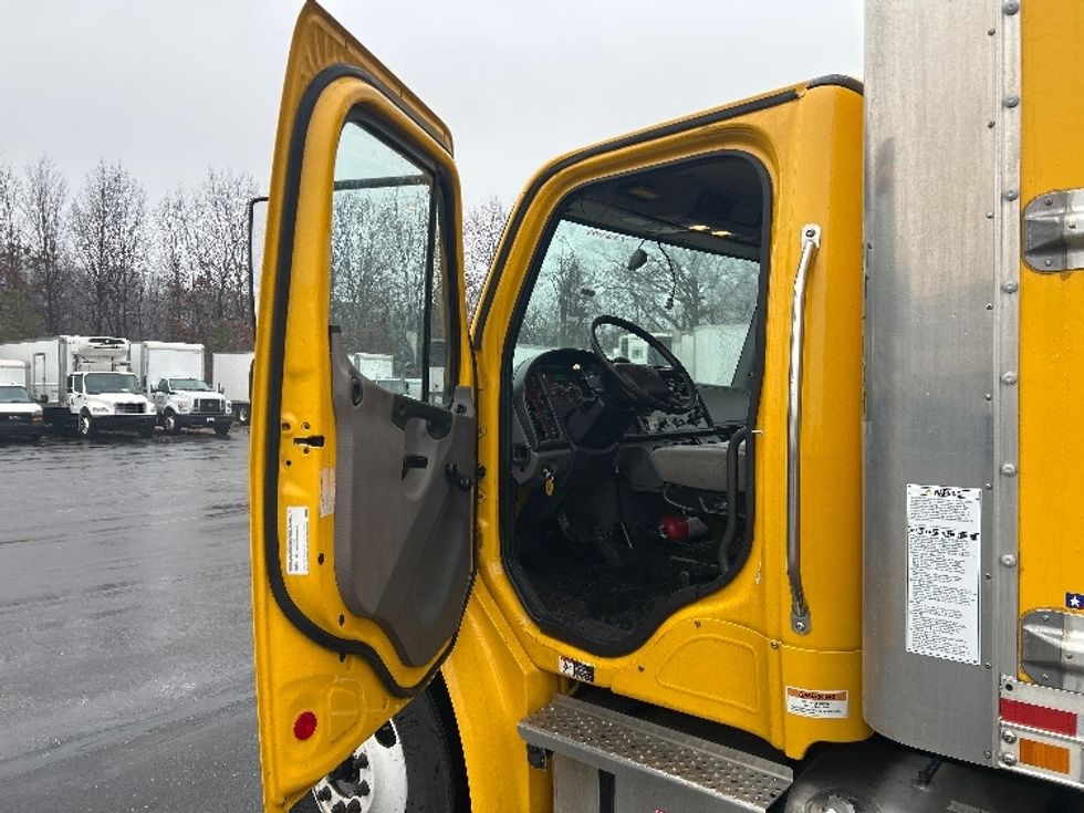 Medium Duty Box Truck-Light and Medium Duty Trucks-Freightliner-2022-M2-Middlefield-OH-104,397\n\t\tmiles-$ 74,250 - Image 16