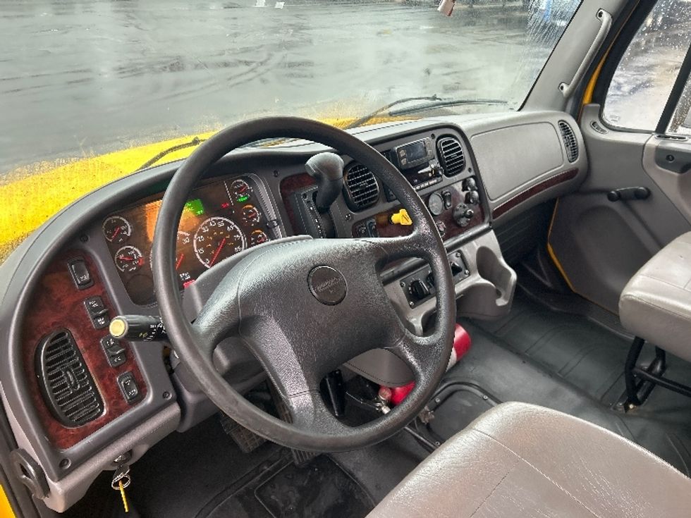 Medium Duty Box Truck-Light and Medium Duty Trucks-Freightliner-2022-M2-Middlefield-OH-104,397\n\t\tmiles-$ 74,250 - Image 17