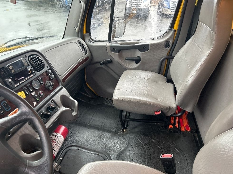 Medium Duty Box Truck-Light and Medium Duty Trucks-Freightliner-2022-M2-Middlefield-OH-104,397\n\t\tmiles-$ 74,250 - Image 19