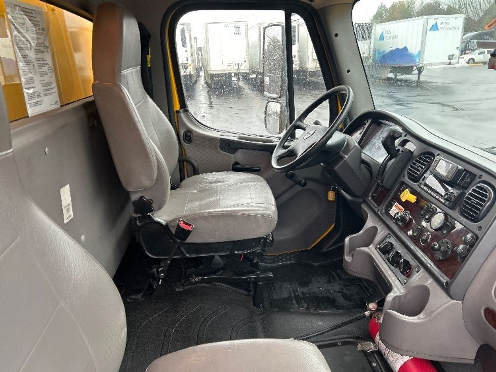 Medium Duty Box Truck-Light and Medium Duty Trucks-Freightliner-2022-M2-Middlefield-OH-104,397\n\t\tmiles-$ 74,250 - Image 22