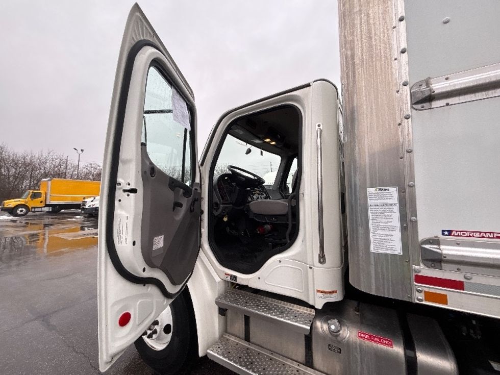 Medium Duty Box Truck-Light and Medium Duty Trucks-Freightliner-2022-M2-Middlefield-OH-107,109\n\t\tmiles-$ 74,750 - Image 16