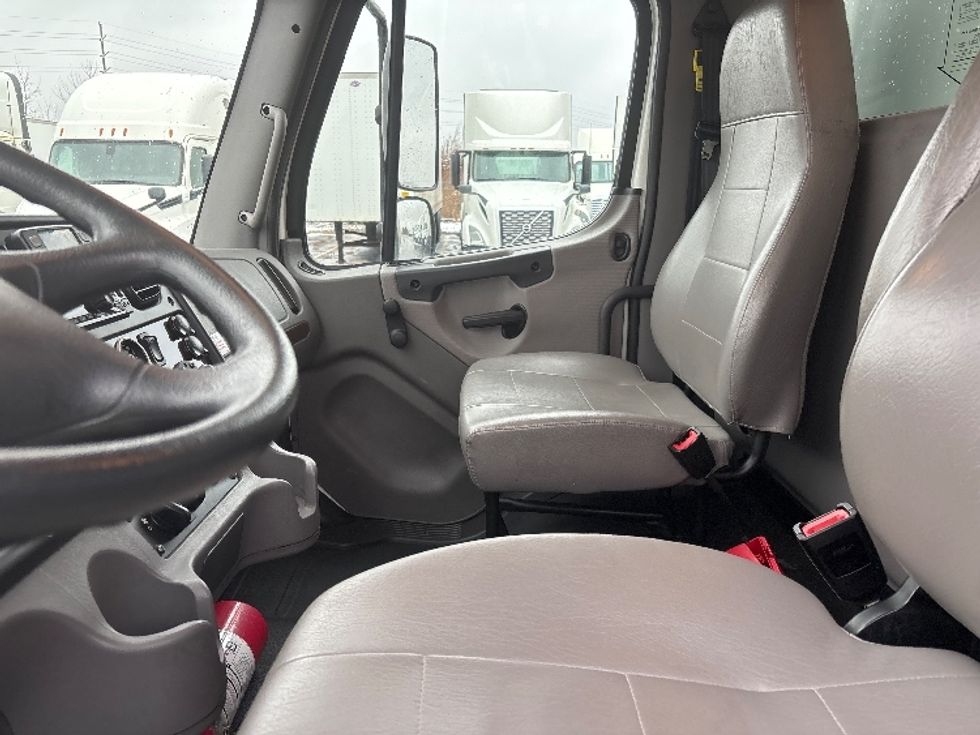 Medium Duty Box Truck-Light and Medium Duty Trucks-Freightliner-2022-M2-Middlefield-OH-107,109\n\t\tmiles-$ 74,750 - Image 19