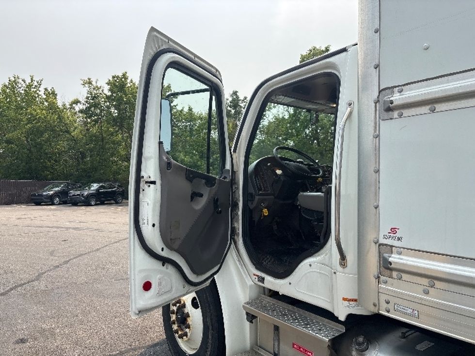 Medium Duty Box Truck-Light and Medium Duty Trucks-Freightliner-2022-M2-Middlefield-OH-181,420\n\t\tmiles-$ 60,500 - Image 16