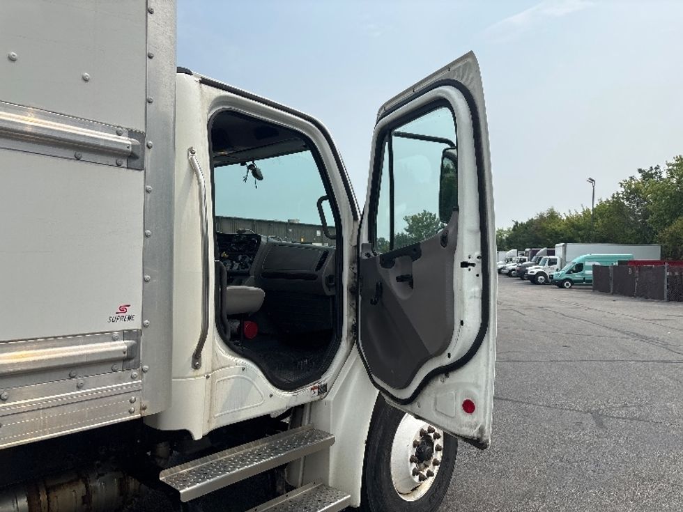 Medium Duty Box Truck-Light and Medium Duty Trucks-Freightliner-2022-M2-Middlefield-OH-181,420\n\t\tmiles-$ 60,500 - Image 20
