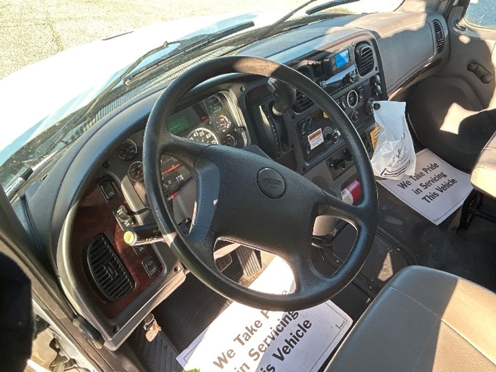 Medium Duty Box Truck-Light and Medium Duty Trucks-Freightliner-2022-M2-Middlefield-OH-213,641\n\t\tmiles-$ 54,250 - Image 17